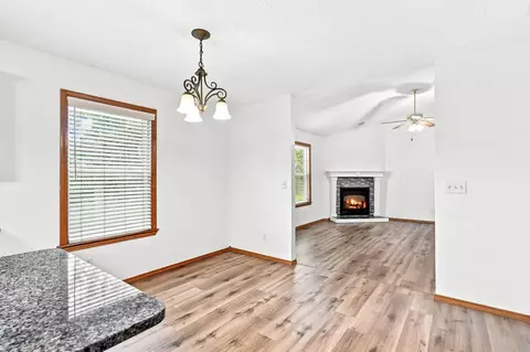 Living - 3618 W Vincent Dr, Springfield, MO 65810 photo 6 of 6