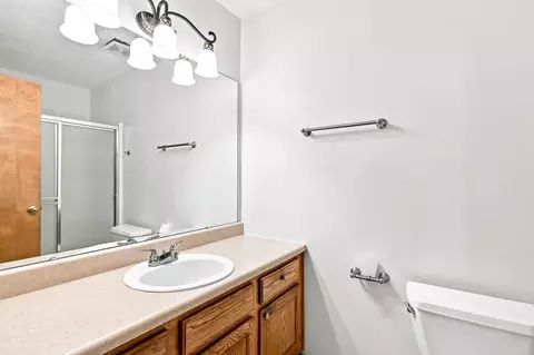 Bath - 3618 W Vincent Dr, Springfield, MO 65810 photo 1 of 3
