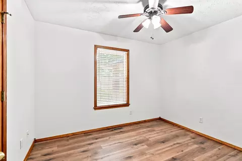 Bedroom - 3618 W Vincent Dr, Springfield, MO 65810 photo 3 of 4