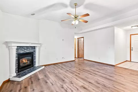 Living - 3618 W Vincent Dr, Springfield, MO 65810 photo 4 of 6