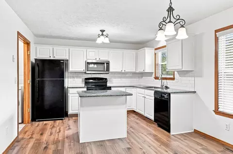 Kitchen - 3618 W Vincent Dr, Springfield, MO 65810 photo 1 of 5