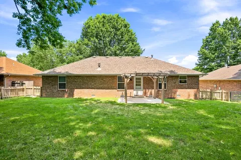 Exterior - 3618 W Vincent Dr, Springfield, MO 65810 photo 6 of 7