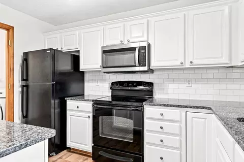 Kitchen - 3618 W Vincent Dr, Springfield, MO 65810 photo 5 of 5