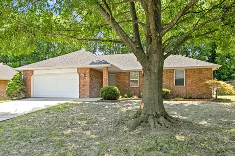 Exterior - 3618 W Vincent Dr, Springfield, MO 65810 photo 3 of 7