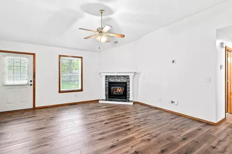 Living - 3618 W Vincent Dr, Springfield, MO 65810 photo 1 of 6