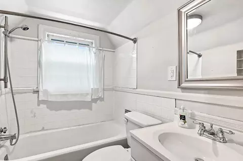 Bath - 1113 E Washita St, Springfield, MO 65807 photo 3 of 3