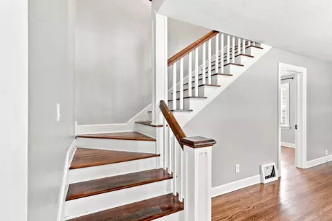 Entry Way - 1113 E Washita St, Springfield, MO 65807 photo 2 of 3