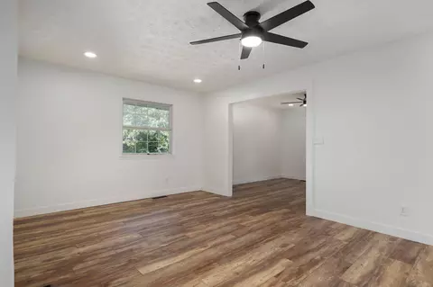 Living - 515 E Kingsley St, Springfield, MO 65807 photo 7 of 8