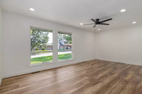 Living - 515 E Kingsley St, Springfield, MO 65807 photo 1 of 8