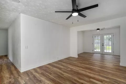 Living - 515 E Kingsley St, Springfield, MO 65807 photo 3 of 8