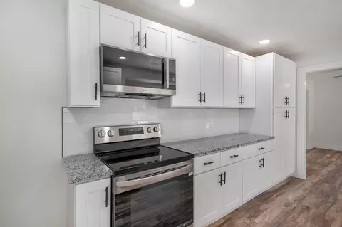 Kitchen - 515 E Kingsley St, Springfield, MO 65807 photo 1 of 2