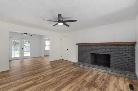 Living - 515 E Kingsley St, Springfield, MO 65807 photo 4 of 8