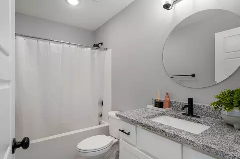Bath - 4309 Hidden Oak Ct, Springfield, MO 65802 photo 2 of 2