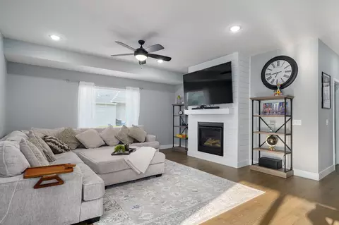 Living - 4309 Hidden Oak Ct, Springfield, MO 65802 photo 1 of 1