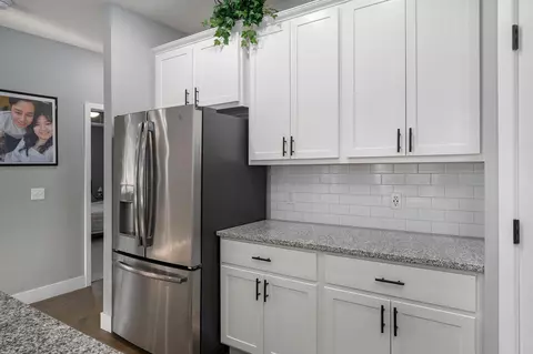 Kitchen - 4309 Hidden Oak Ct, Springfield, MO 65802 photo 2 of 2