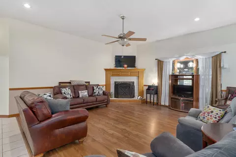 Living - 3848 W Suzanne St, Brookline, MO 65619 photo 1 of 2
