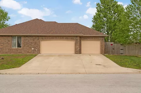 Exterior - 3848 W Suzanne St, Brookline, MO 65619 photo 2 of 5