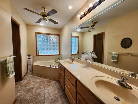 Bath - 3848 W Suzanne St, Brookline, MO 65619 photo 1 of 5