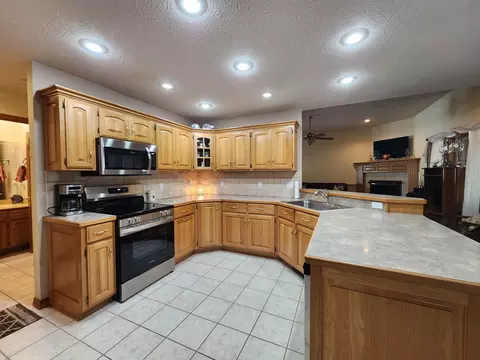 Kitchen - 3848 W Suzanne St, Brookline, MO 65619 photo 2 of 4