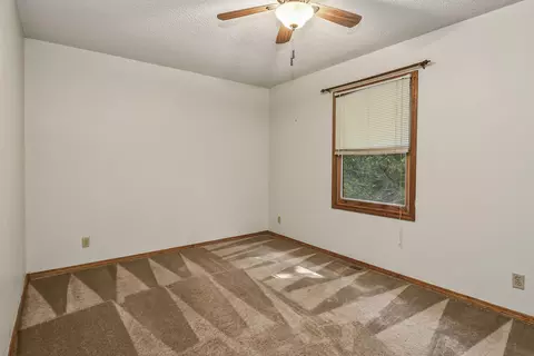 Bedroom - 144 Meadow Ave, Branson, MO 65616 photo 7 of 8