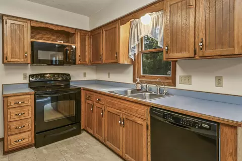 Kitchen - 144 Meadow Ave, Branson, MO 65616 photo 4 of 7