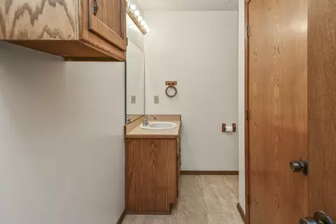 Bath - 144 Meadow Ave, Branson, MO 65616 photo 5 of 5