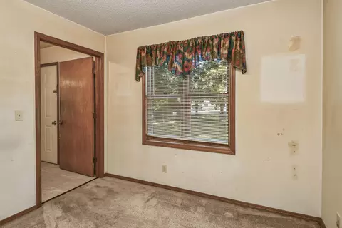 Bedroom - 144 Meadow Ave, Branson, MO 65616 photo 2 of 8