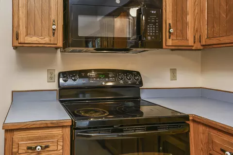 Kitchen - 144 Meadow Ave, Branson, MO 65616 photo 6 of 7
