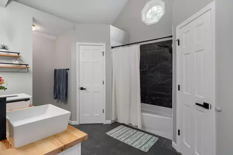 Bath - 5103 N 10th Ave, Ozark, MO 65721 photo 2 of 4