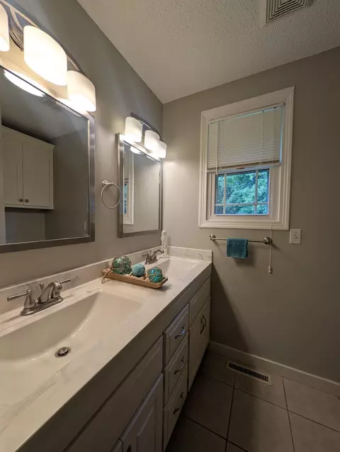 Bath - 3737 S Oak Ave, Springfield, MO 65804 photo 1 of 7