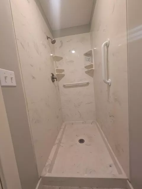 Bath - 3737 S Oak Ave, Springfield, MO 65804 photo 3 of 7
