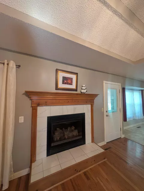 Entry Way - 3737 S Oak Ave, Springfield, MO 65804 photo 1 of 4