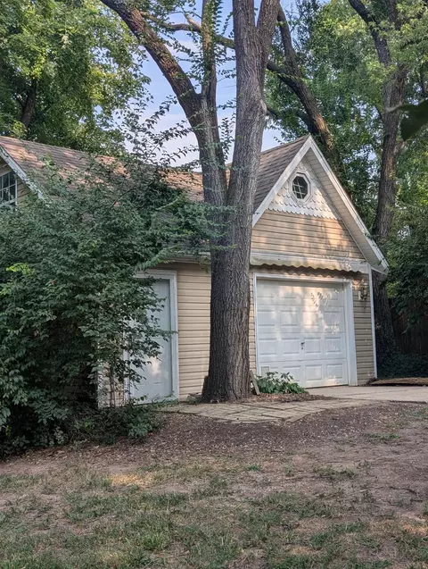Exterior - 3737 S Oak Ave, Springfield, MO 65804 photo 14 of 17