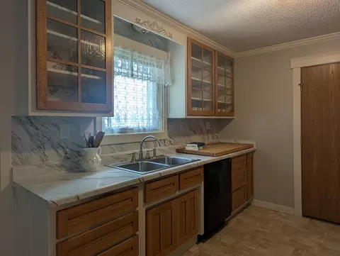 Kitchen - 3737 S Oak Ave, Springfield, MO 65804 photo 1 of 5