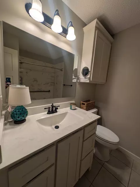 Bath - 3737 S Oak Ave, Springfield, MO 65804 photo 4 of 7