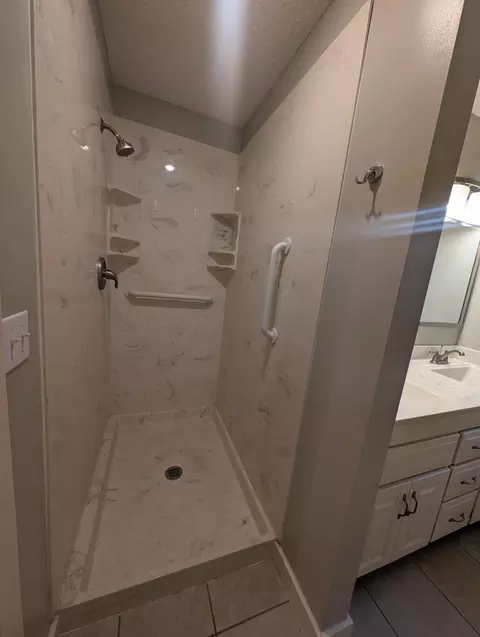 Bath - 3737 S Oak Ave, Springfield, MO 65804 photo 2 of 7
