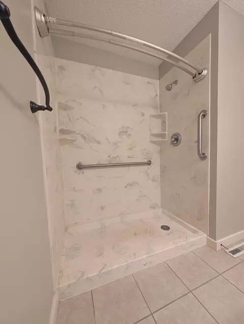 Bath - 3737 S Oak Ave, Springfield, MO 65804 photo 5 of 7