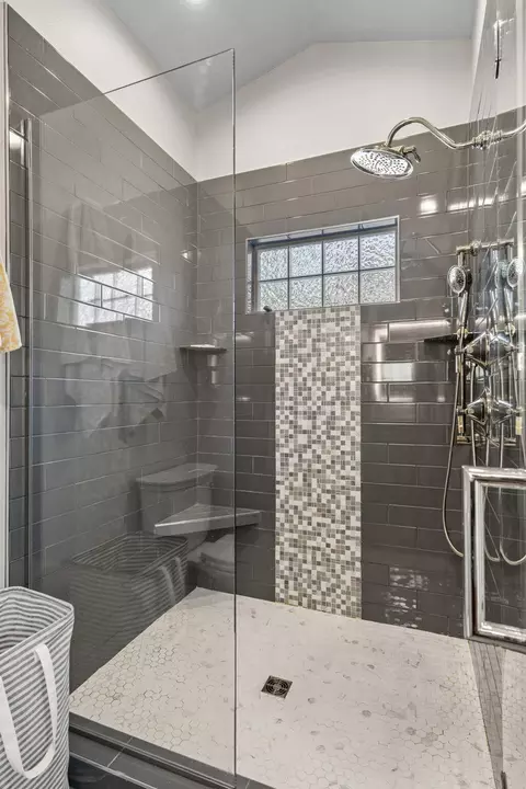 Bath - 608 Schodack Rd, Lampe, MO 65681 photo 4 of 4
