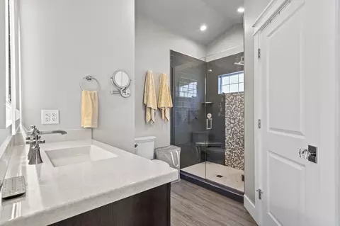Bath - 608 Schodack Rd, Lampe, MO 65681 photo 2 of 4