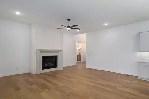 Living - 2136 N Sun Valley Dr, Springfield, MO 65802 photo 3 of 4