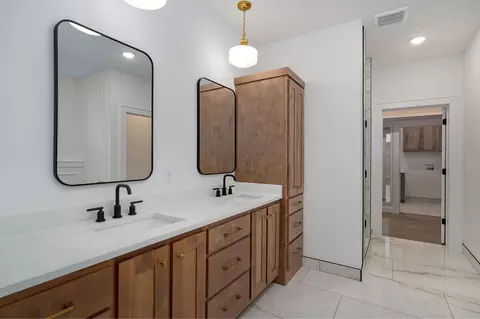 Bath - 2136 N Sun Valley Dr, Springfield, MO 65802 photo 1 of 6