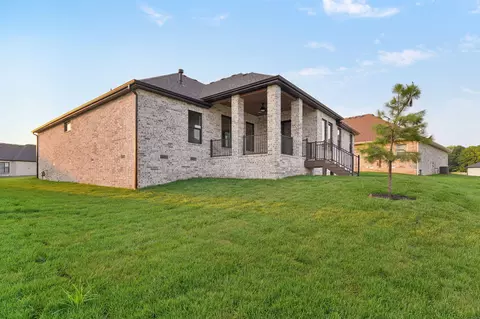 Exterior - 2136 N Sun Valley Dr, Springfield, MO 65802 photo 5 of 9