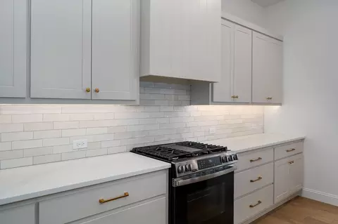 Kitchen - 2136 N Sun Valley Dr, Springfield, MO 65802 photo 5 of 5