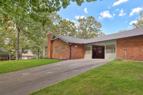 Exterior - 1214 W Beverly Hills Dr, Springfield, MO 65803 photo 9 of 12