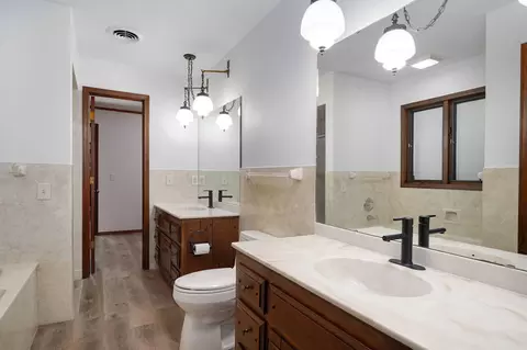 Bath - 1214 W Beverly Hills Dr, Springfield, MO 65803 photo 3 of 8