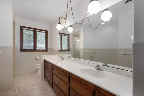Bath - 1214 W Beverly Hills Dr, Springfield, MO 65803 photo 4 of 8