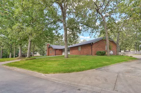 Exterior - 1214 W Beverly Hills Dr, Springfield, MO 65803 photo 10 of 12