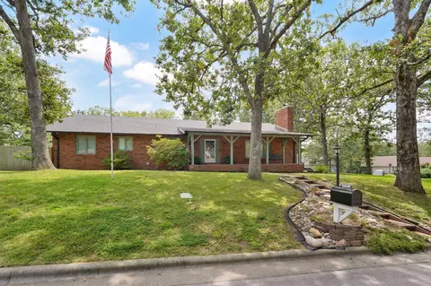 Exterior - 1214 W Beverly Hills Dr, Springfield, MO 65803 photo 2 of 12
