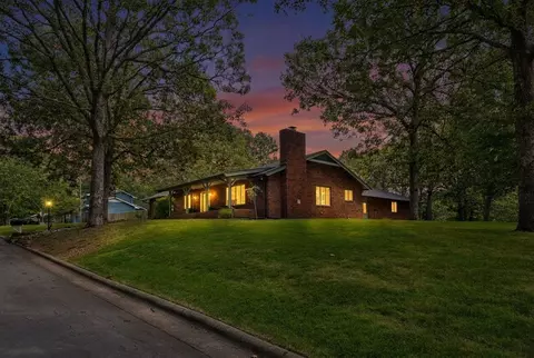 Exterior - 1214 W Beverly Hills Dr, Springfield, MO 65803 photo 3 of 12