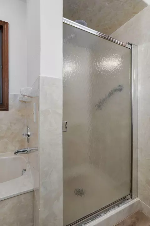 Bath - 1214 W Beverly Hills Dr, Springfield, MO 65803 photo 2 of 8
